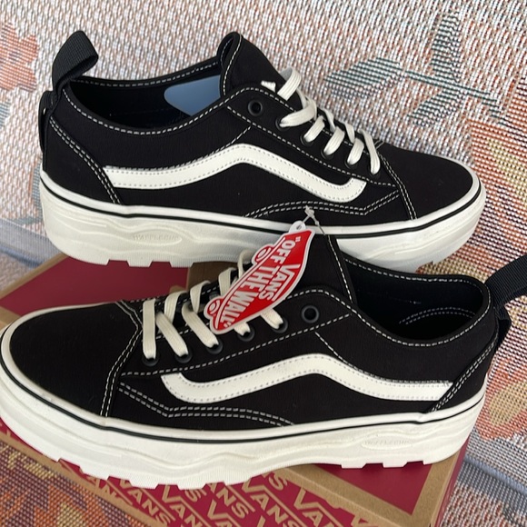 Vans WMNS Sentry Old Skool (Canvas) Black/Marshmallow
VN0A5KR3VQE
Sneakers - Picture 11 of 16